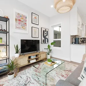 Homestay Charming 3br In A Lovely Neighborhood